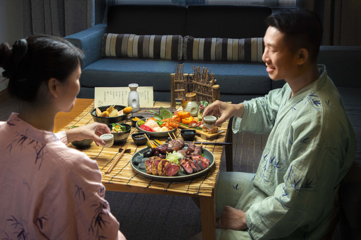 高級客房連房內日式和牛料理晚餐加迷你吧 (星期五至六)